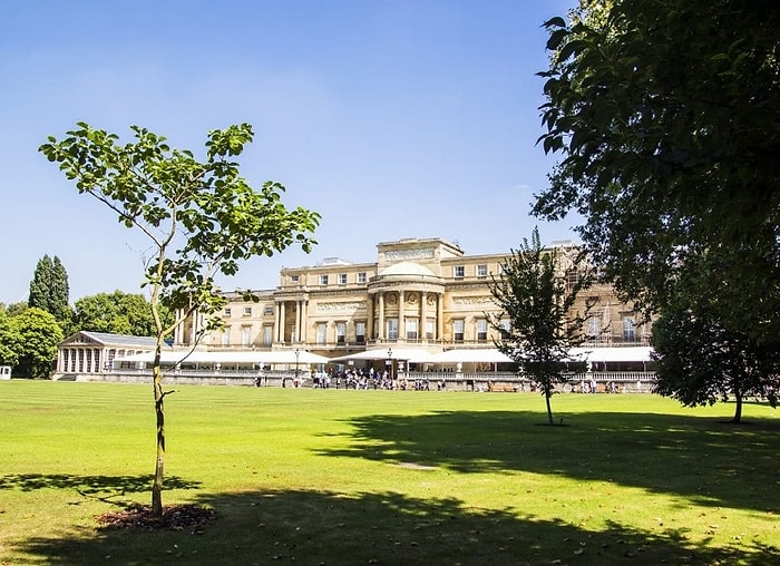 Kraliçe II. Elizabeth'ten Bir İlk: Buckingham Sarayı’nın Bahçesini Halka Açıyor