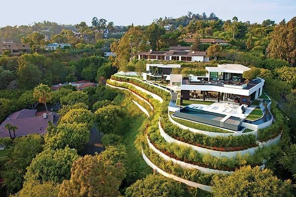 16. Beverly Hills'de yer alan ve modern tasarımıyla büyüleyen bu ev: