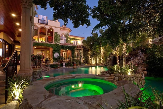 2. Sarasota, Florida'da inşa edilen Mediterranean Modern malikanesi: