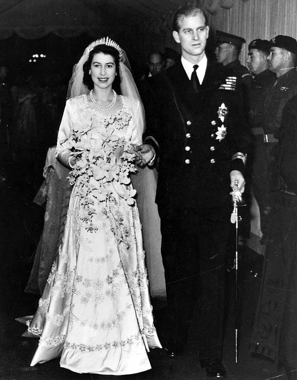 Kraliçe ve Prens Phillip 20 Kasım 1947 yılında evlenmişlerdi. 74 yıldır birbirlerine sevgiyle bakan çiftin masallara konu olacak aşk hayatından bahsedelim istedik biraz...