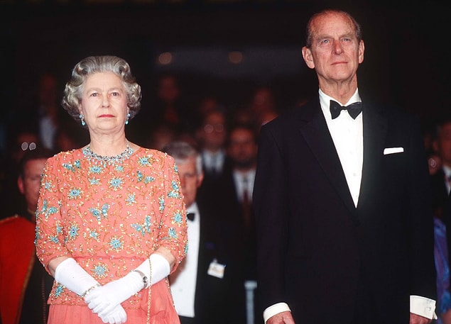İngiltere'nin saray kesiminde yıllardır çiftler ayrı yatak odaları kullanıyorlarmış ama Prens Phillip ve Kraliçe Elizabeth bu geleneği bozmuşlar.