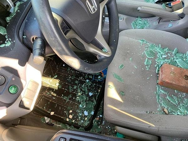 8. "Birisi arabamın camını kırmış, neden?"