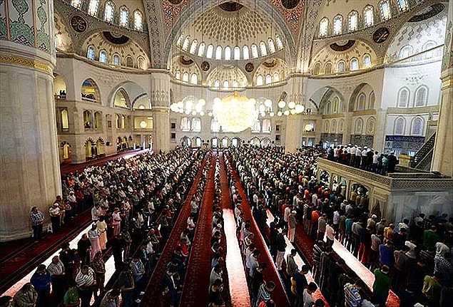 Teravih Namazı Camide Kılınacak Mı?