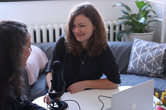 2. Podcast dinleyebilirsiniz.