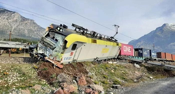 Adana'da Yük Treni Raydan Çıktı