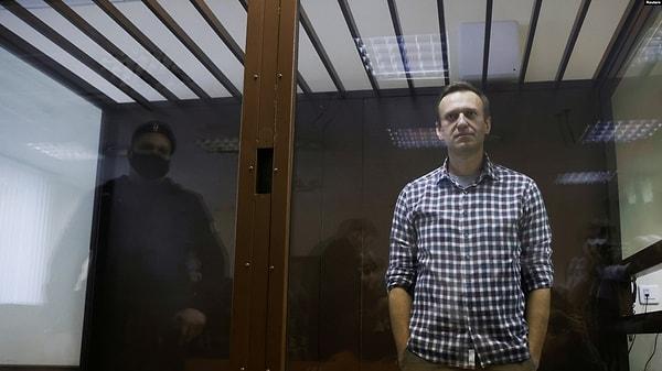Rusya, Şubat ayında Navalny’i şartlı tahliye ihlali nedeniyle iki buçuk yıl hapis cezasına çarptırmıştı.