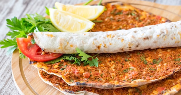 10. Antep Usulü Lahmacun Tarifi:
