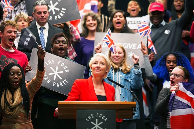 Birinci bölüm Emma Thompson'ın canlandığı Vivienne Rook isimli iş kadının bir canlı yayında yaptığı şok edici konuşmayla başlıyor.