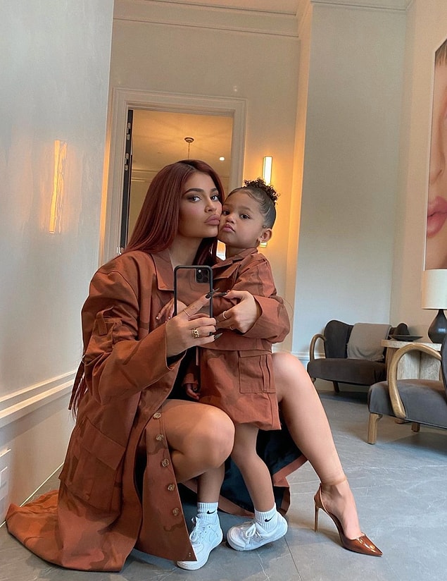 2. Kylie Jenner ve Stormi Webster: