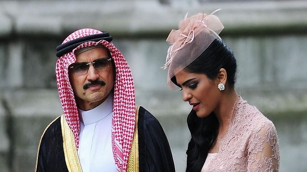 Suudi Kral, aynı zamanda ülkenin başbakanı ve bakanlar kurumu başkanı.