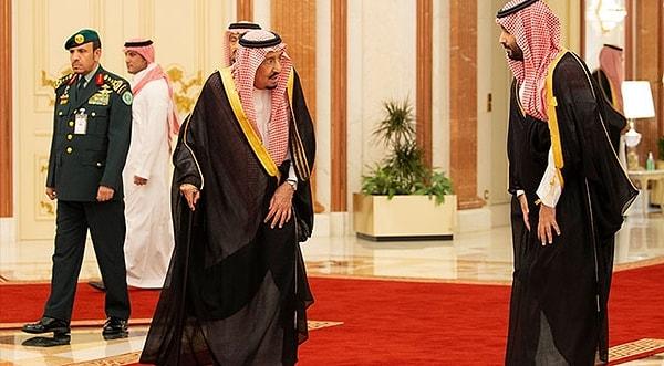 Suudi Arabistan Kraliyet Ailesi elinde bu kadar fazla yetki bulundurmasına rağmen hizmetlerini çok farklı şekillerde gerçekleştiriyor.