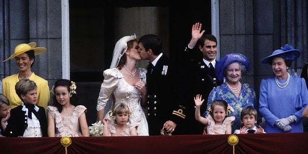 1986 yılında Kraliçe II. Elizabeth'in oğlu Prens Andrew ile dünya evine giren Sarah Ferguson, her kraliyet gelini gibi gündeme oturdu.