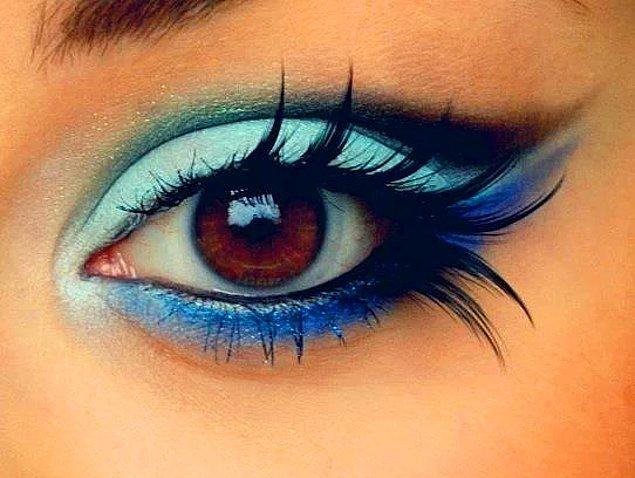 16. Göz makyajın da en çok dikkat edilmesi gereken noktalardan biri, renktir.