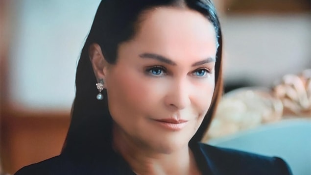 Ay biz şok! Hülya Avşar ne yaptın Osmanlı tokadı mı attın nedir? Eli de ne kadar ağırmış! 😅