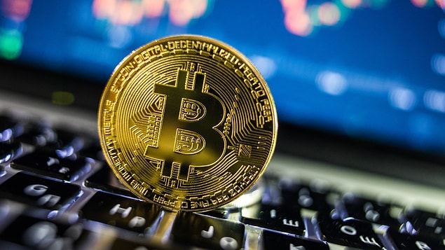 En büyük işlem hacimli kripto para Bitcoin ve diğer tüm kripto paraların değerinin belirlenmesinde de etkisi yüksek.