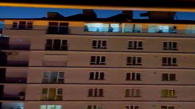 Akşam saatlerinde ise Hatay'da 7 katlı apartmanın çatısına çıkan Mehmet Gökhan K.'nın intihar ettiği haberi geldi. O anların görüntüleri sosyal medyada paylaşıldı.