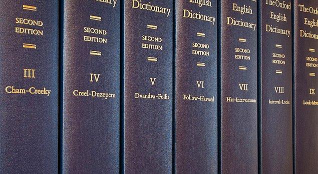 26. 1879'da Oxford İngilizce Sözlüğünün tamamlanmasının 10 yıl sürdüğü tahmin ediliyordu, beş yıl içinde yalnızca "Ant" kelimesine ulaşmışlardı. Daha sonra okuyuculara yarardım etmek için gönüllü insanlar toplandı ve sözlük 44 yıl içinde tamamlandı. Yayıncılara göre bu sözlüğü tek bir kişinin yazması 120 yıl sürebilir.