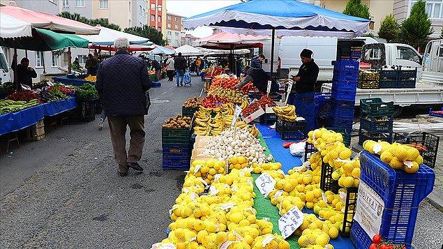 Ambalajsız satılan yaş sebze ve meyvelere tüketici temas edemeyecek