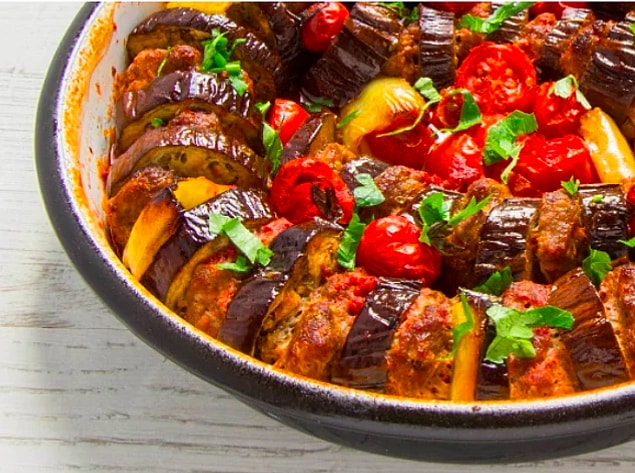 12. Patlıcanlı Köfte