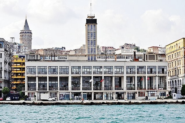 Yıkım sonrası yapılan açıklama bu, Yolcu Salonu'nun kaydedilen son görüntüsü de bu.