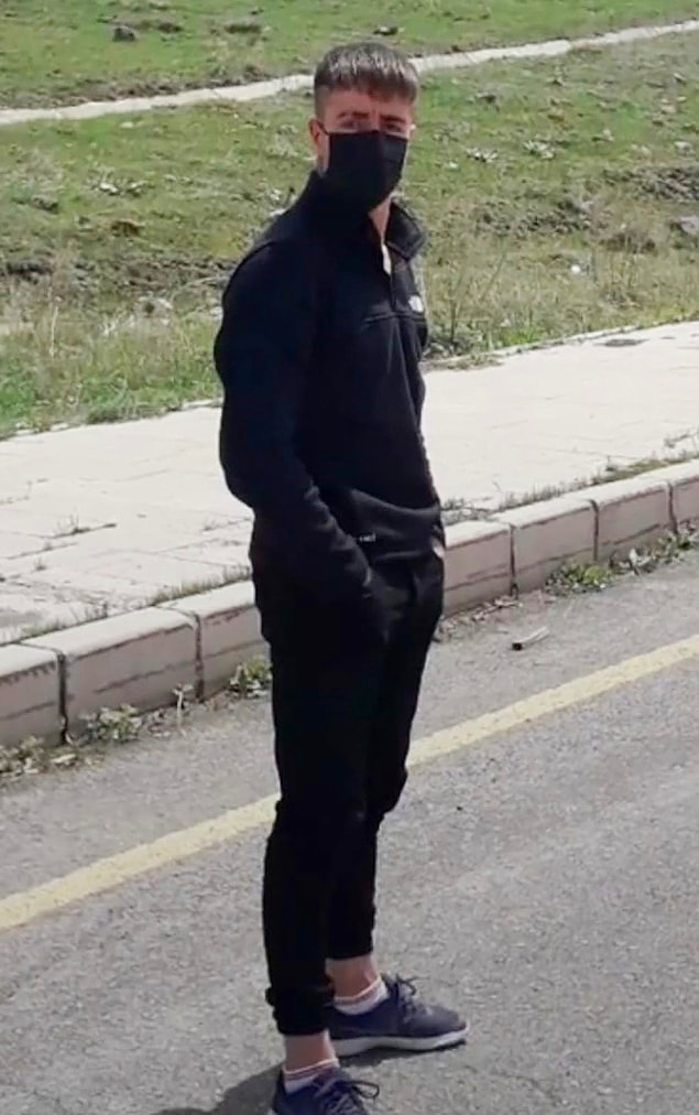 Sosyal medya hesaplarında çok sayıda silahlı fotoğrafı olduğu ortaya çıkan Serdar Dündar gözaltına alınarak tutuklandı.