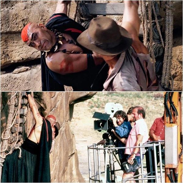 17. Indiana Jones: Kamçılı Adam filminin setinde yönetmen Steven Spielberg...