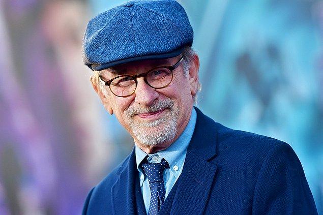 8. Steven Spielberg’ün otobiyografik ögeler taşıyan yeni filminin ismi The Fabelmans olacak. Filmin başrollerinde Michelle Williams, Seth Rogen ve Paul Dano yer alıyor.