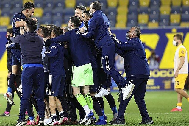 Mücadele 2-1 Fenerbahçe'nin üstünlüğü ile sona erdi.