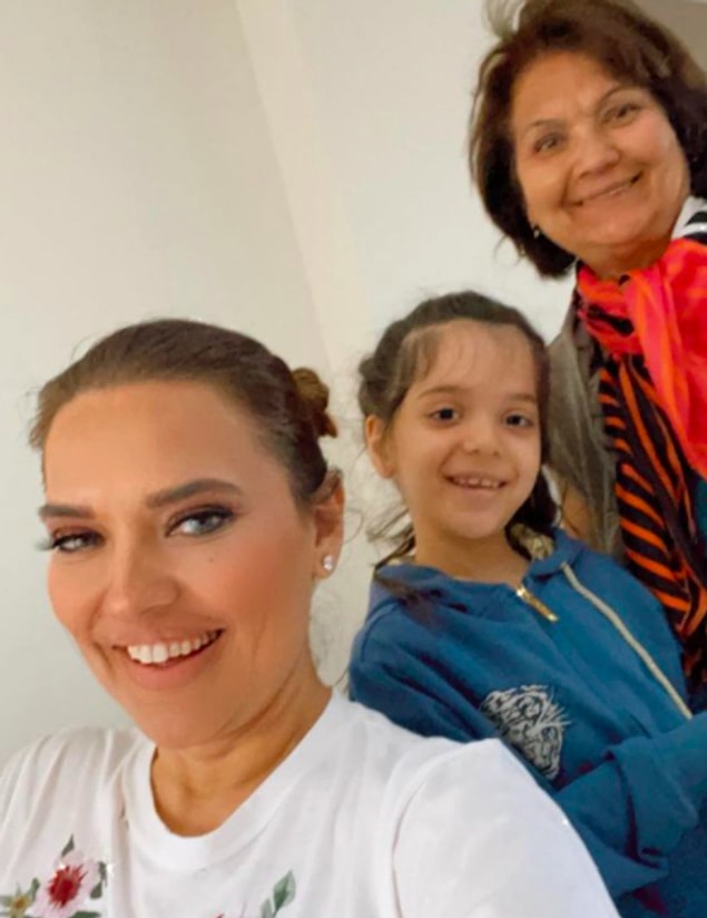 8. Demet Akalın