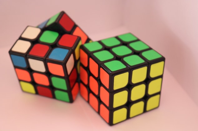 16. Rubik küp, tarihin en popüler icatlarından biri.