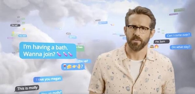 Mesajda ise 'Banyo yapıyorum. Katılmak ister misin? 🍆🍆🍆🍆' yazıyormuş.