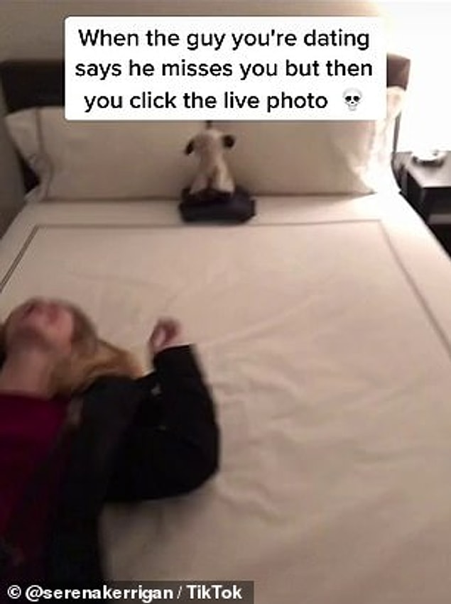 Fotoğraf hareket ettiği an başka bir kadın yatağa atlıyor, böylece iPhone sayesinde yakalanmış oluyor sevgilisi.