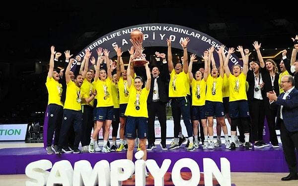 Herbalife Nutrition Kadınlar Basketbol Süper Ligi final serisinin üçüncü maçında Fenerbahçe Öznur Kablo, deplasmanda karşılaştığı Galatasaray’ı 71-56 mağlup etti.