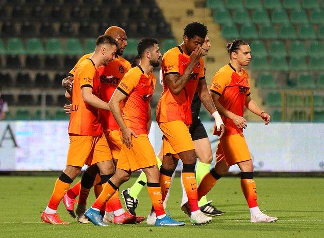 Deplasmanda, küme düşmesi kesinleşen Denizlispor'u 1-4 mağlup eden Cimbom Beşiktaş'la puanları eşitledi.
