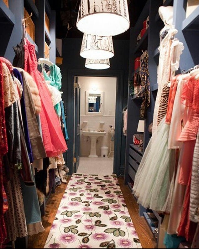 “Paramın görebileceğim bir yerde olmasını istiyorum. Dolabımda asılı bir şekilde!” -Carrie Bradshaw