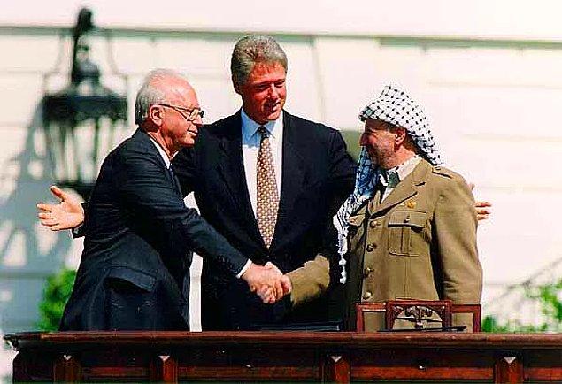 Filistin Kurtuluş Örgütü ile İsrail arasında 1993'te sonuçlanan gizli müzakereler, modern Filistin tarihinin oluşmasını sağladı. Oslo Anlaşmaları barış için umutları artırdı.