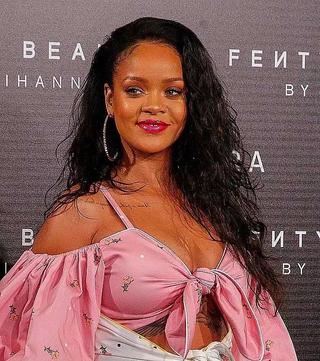 4. Rihanna, Filistin'de yaşananlara sessiz kalmayarak sosyal medya hesabından yaptığı paylaşımla büyük tepki çekti.