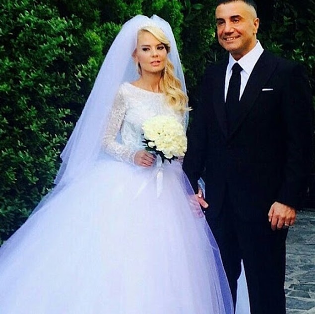 Haber kaynaklarına göre Sedat Peker Kandıra Cezaevinde hapis yatarken Özge Yılmaz, kendisini ziyarete gidiyor. 2008 yılında yaşanan bu olayda Özge Yılmaz'ın hamile olduğu, ve ikilinin cezaevinde birlikte olduğu anlaşılıyor.