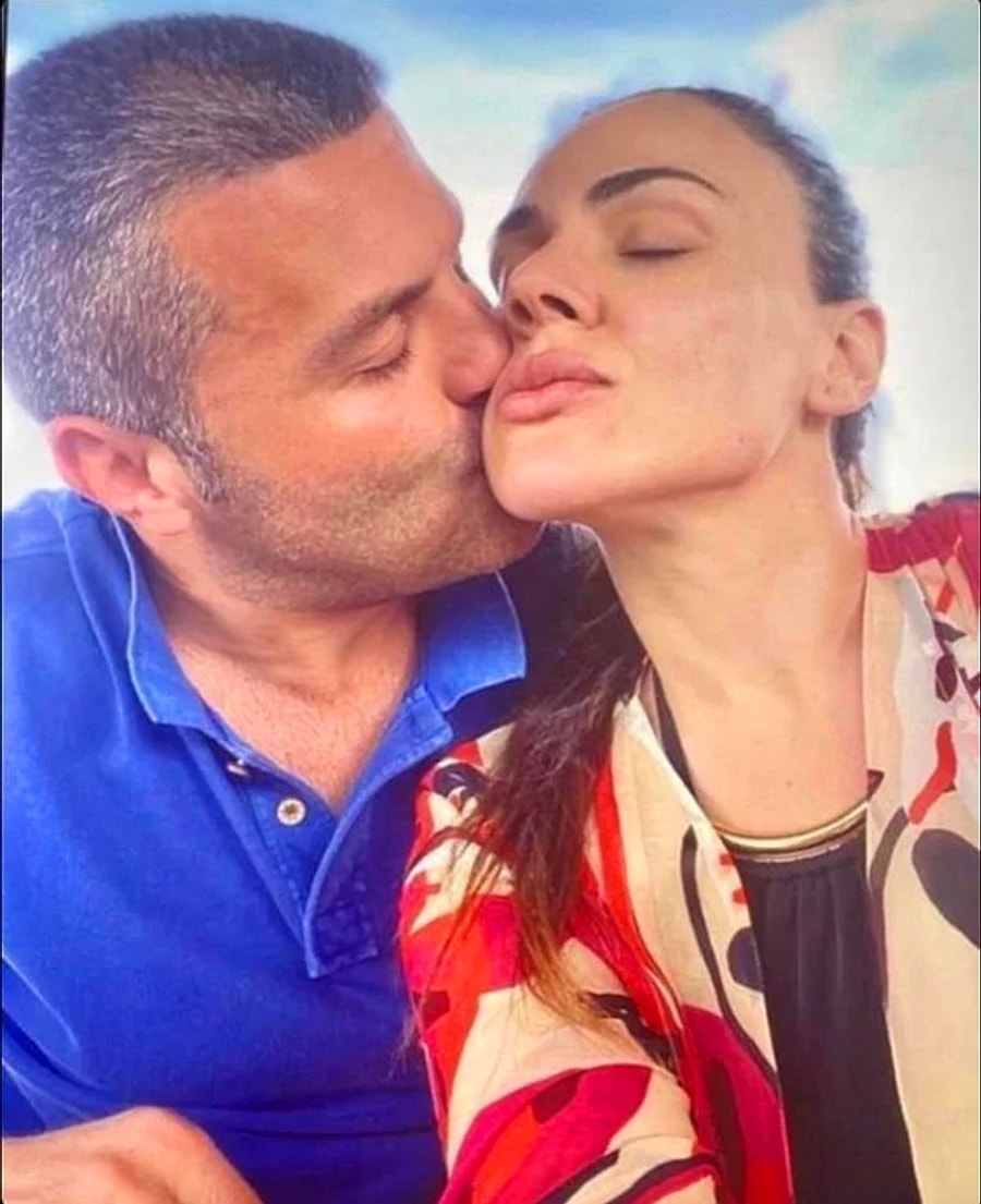 Bu arada 2 yıl önce eşi Fatoş Altınbaş'tan boşanan Emir Sarıgül, Sibel...