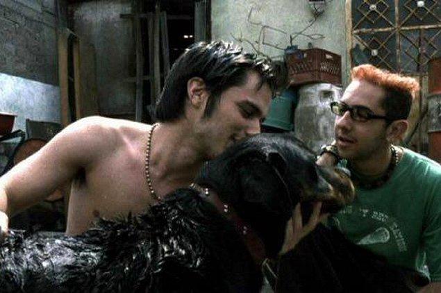 23. Paramparça Aşklar Köpekler (2000)