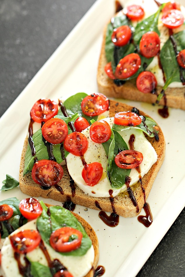 4. Caprese Ekmek Üstü: