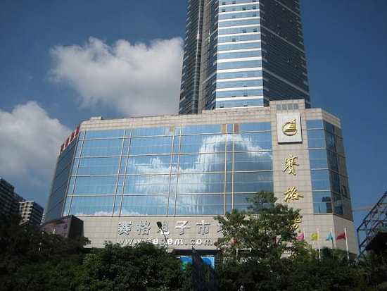 Çin'de 355 Metrelik Bir Gökdelen Sallandı: O Anlarda İnsanlar Panik Oldu!