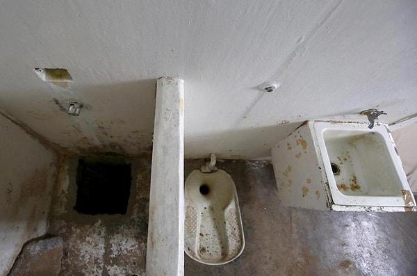 Tünelin sonu El Chapo'nun hücresindeki kameranın görmediği kör nokta olan duş kısmına çıkıyordu ve sonunda tünel oraya ulaştı.