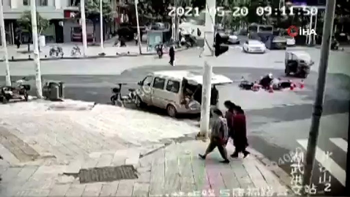 Wuhan'da Kanalizasyonun Patlaması ile Yol Havaya Uçtu