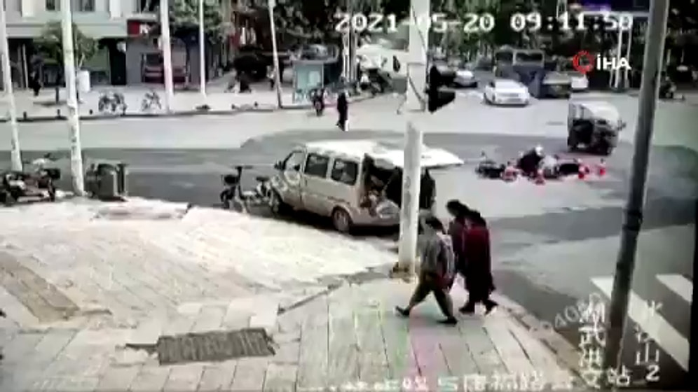 Wuhan'da Kanalizasyonun Patlaması ile Yol Havaya Uçtu