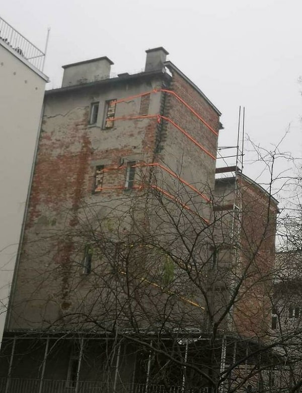 3. Кажется, пластырь им бы лучше помог, чем это