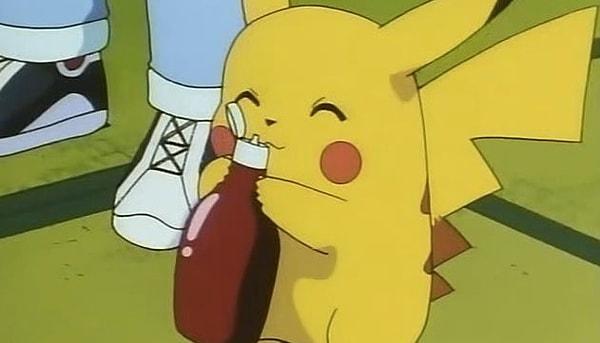 15. Pikachular genel olarak elma sevse de, Ash'in Pikachu'su ketçap yemeyi de seviyordu.