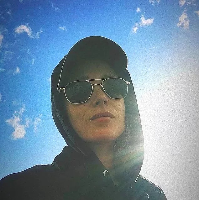 Page daha önce transeksüel olduğunu ifade ederek 'Ellen' olan ismini Elliot olarak değiştirdiğini duyurmuştu.