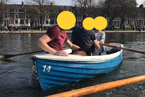 7. "Arkadaşım teknenin içinde oturmasına rağmen sudaymış gibi görünüyor."😂