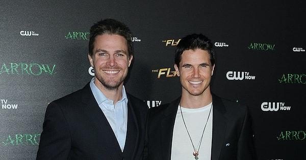 7-Stephen Amell Ve Robbie Amell: